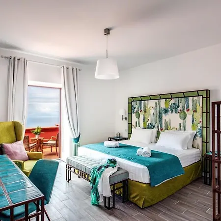 Aprea With Heated Pool, Capri Views And Services *