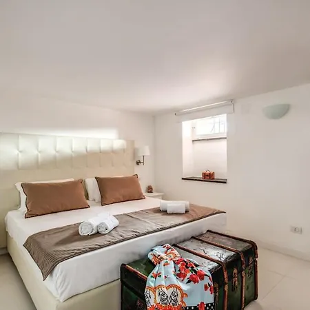 Aprea With Heated Pool, Capri Views And Services *